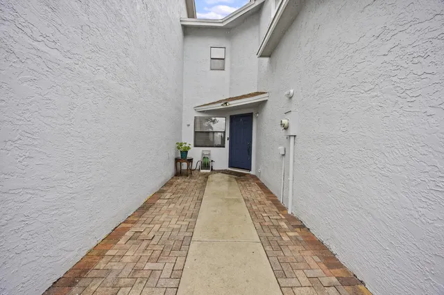 $325,000 | 1519 Woodbridge Lakes Circle, West Palm Beach, FL 33406