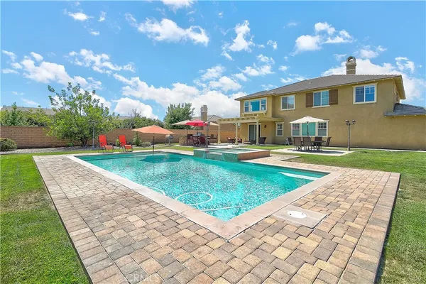 a front view of house with yard