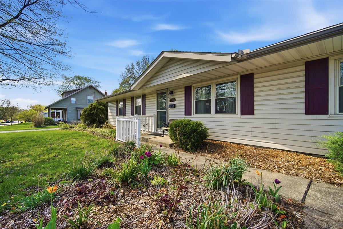208 East Lincoln Street Normal, IL 61761 - Photo 2 of 39