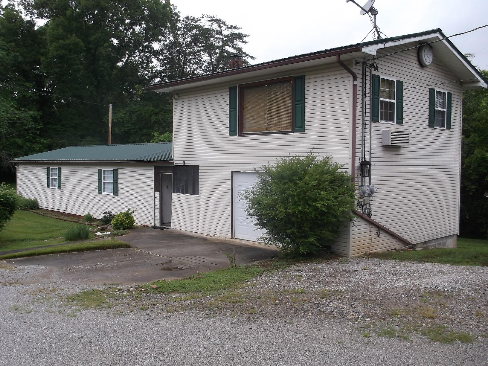 659 Nicholson Road Dandridge, TN 37725 - Photo 14 of 21 659 Nicholson Out Buildings 003
