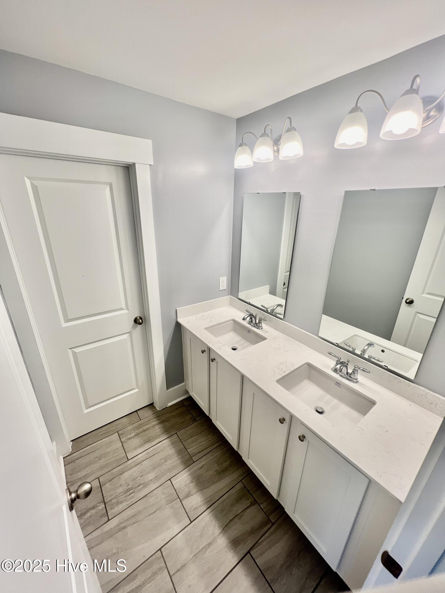 111 Ballantine Grove Lane Newport, NC 28570 - Photo 3 of 45 2nd Floor Guest Full Bathroom