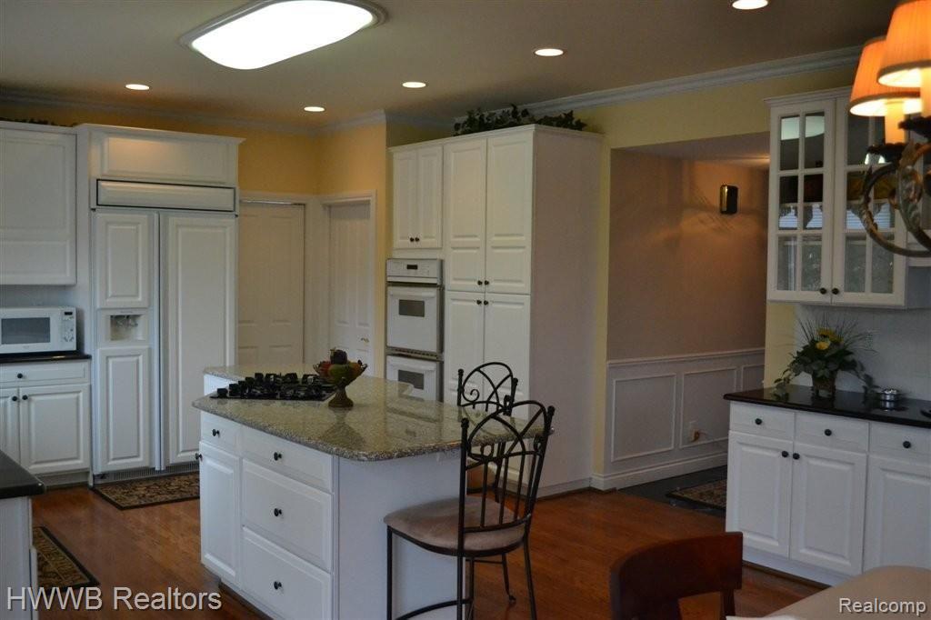 1481 Highpoint Drive Rochester, MI 48306 - Photo 8 of 24 Kitchen