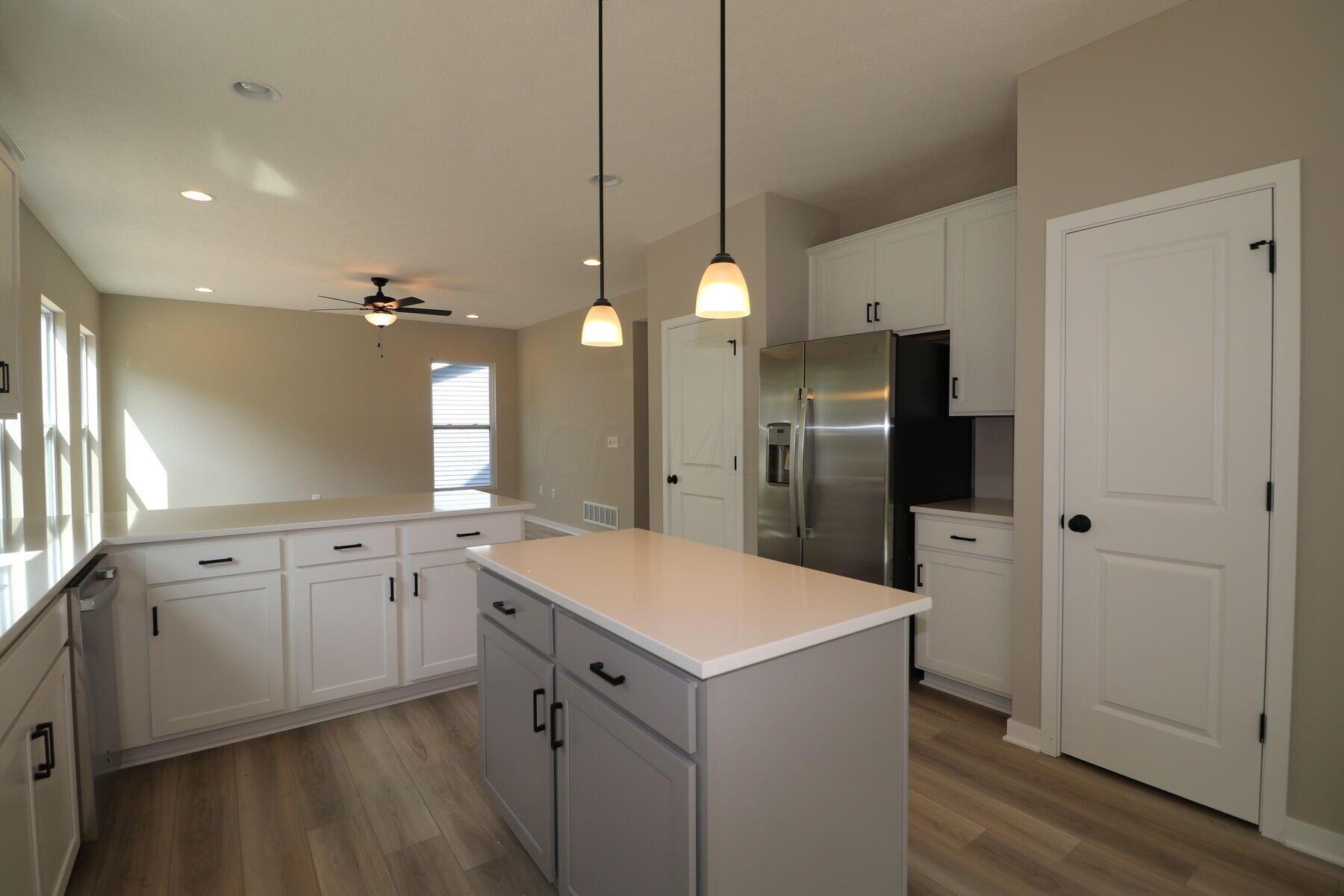 413 Colonial Club Road Commercial Point, OH 43116 - Photo 4 of 22 Kitchen
