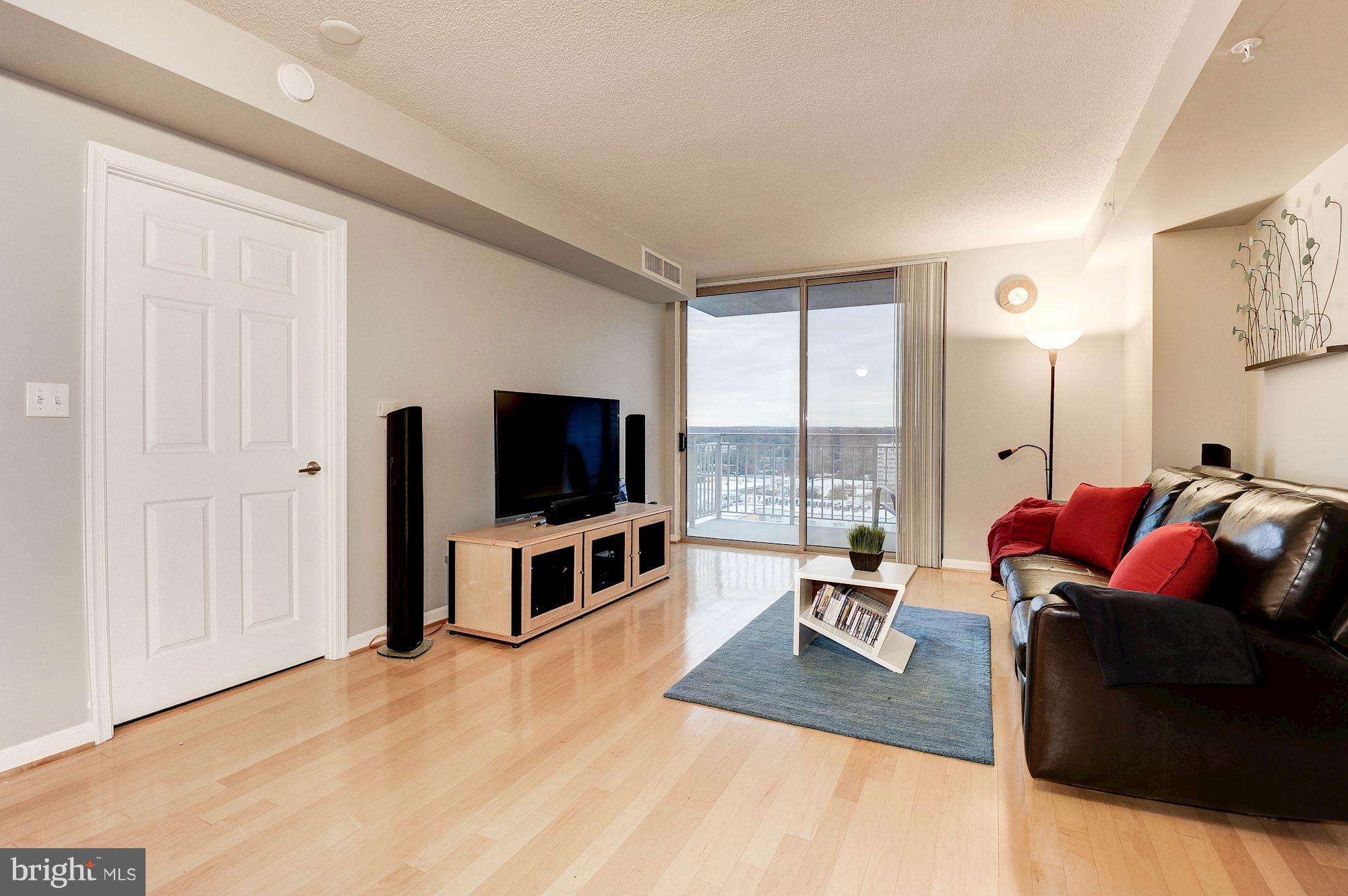 2726 Gallows Road, Unit 1315 Vienna, VA 22180 - Photo 23 of 30 a living room with furniture and a flat screen tv