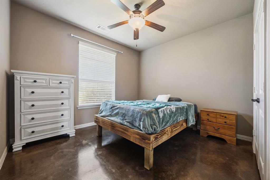 6621 Singleton Road Midlothian, TX 76065 - Photo 13 of 32 Large 3rd bedroom.