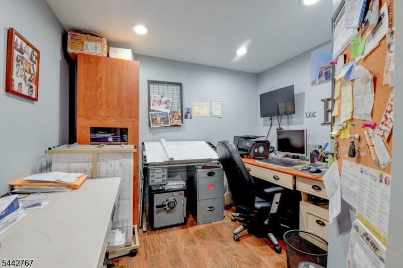 835 Colonial Arms Road Union, NJ 07083 - Photo 20 of 39