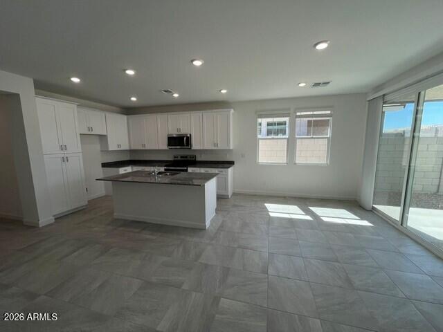 26443 West Crown King Road Buckeye, AZ 85326 - Photo 14 of 25 Kitchen & dining