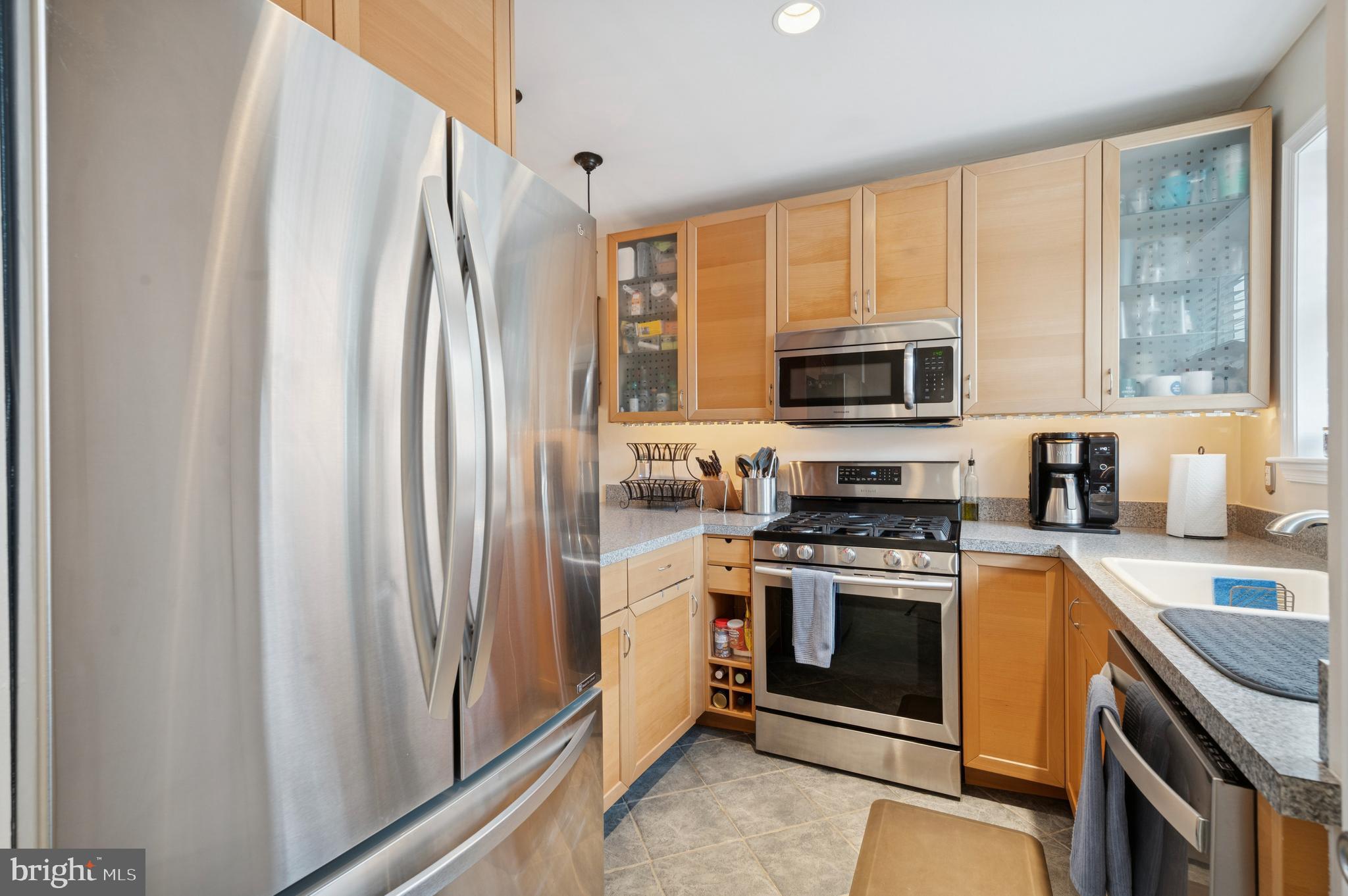 2122 Pemberton Street Philadelphia, PA 19146 - Photo 5 of 15