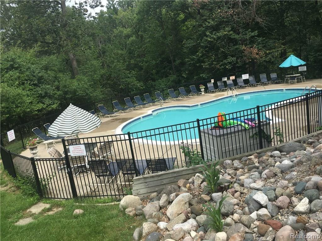 1687 Riverside Drive, Unit U14 Rochester Hills, MI 48309 - Photo 46 of 50