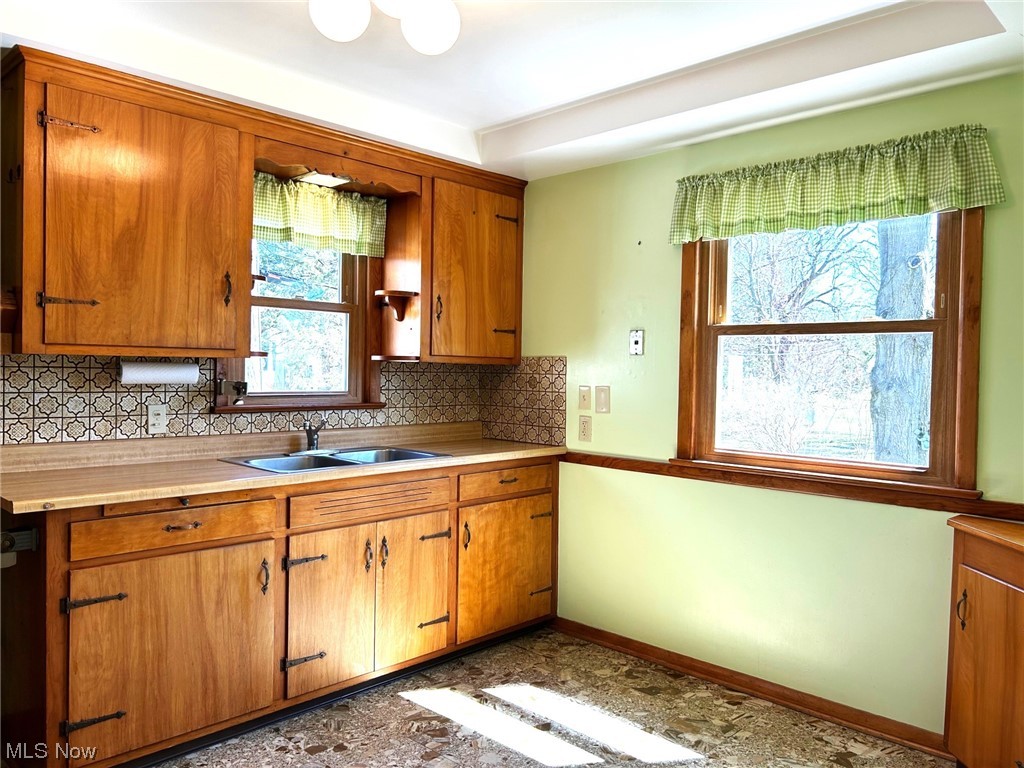 5258 Longton Road Lyndhurst, OH 44124 - Photo 4 of 14