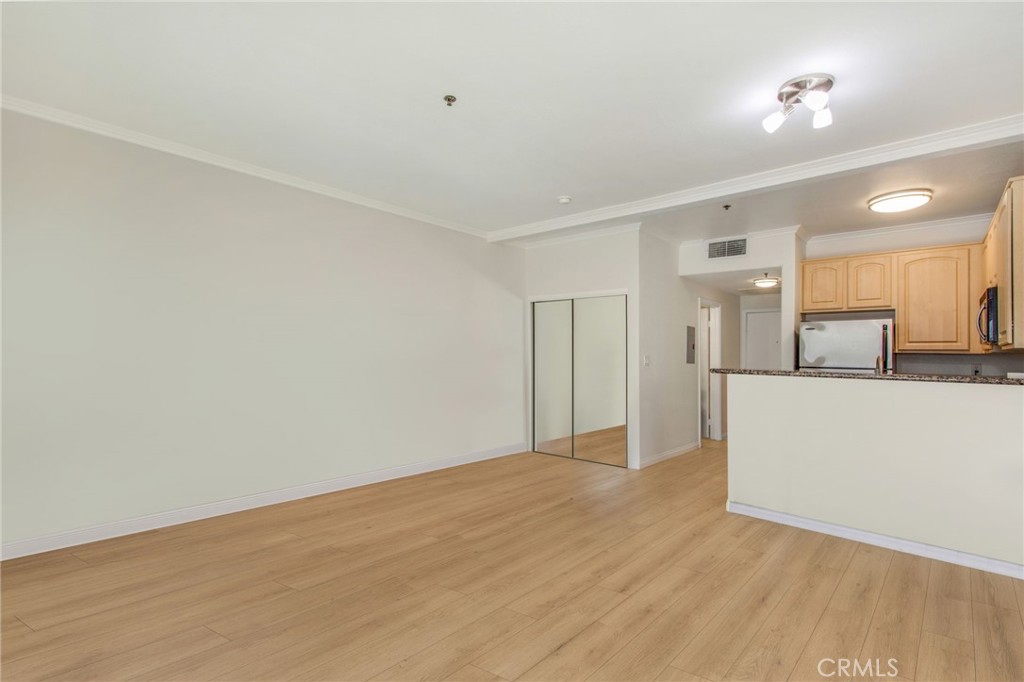 300 North El Molino Avenue, Unit 312 Pasadena, CA 91101 - Photo 3 of 25