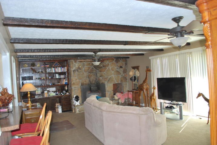 2736 East Raccoon Valley Drive Heiskell, TN 37754 - Photo 4 of 37 a living room with furniture and a flat screen tv