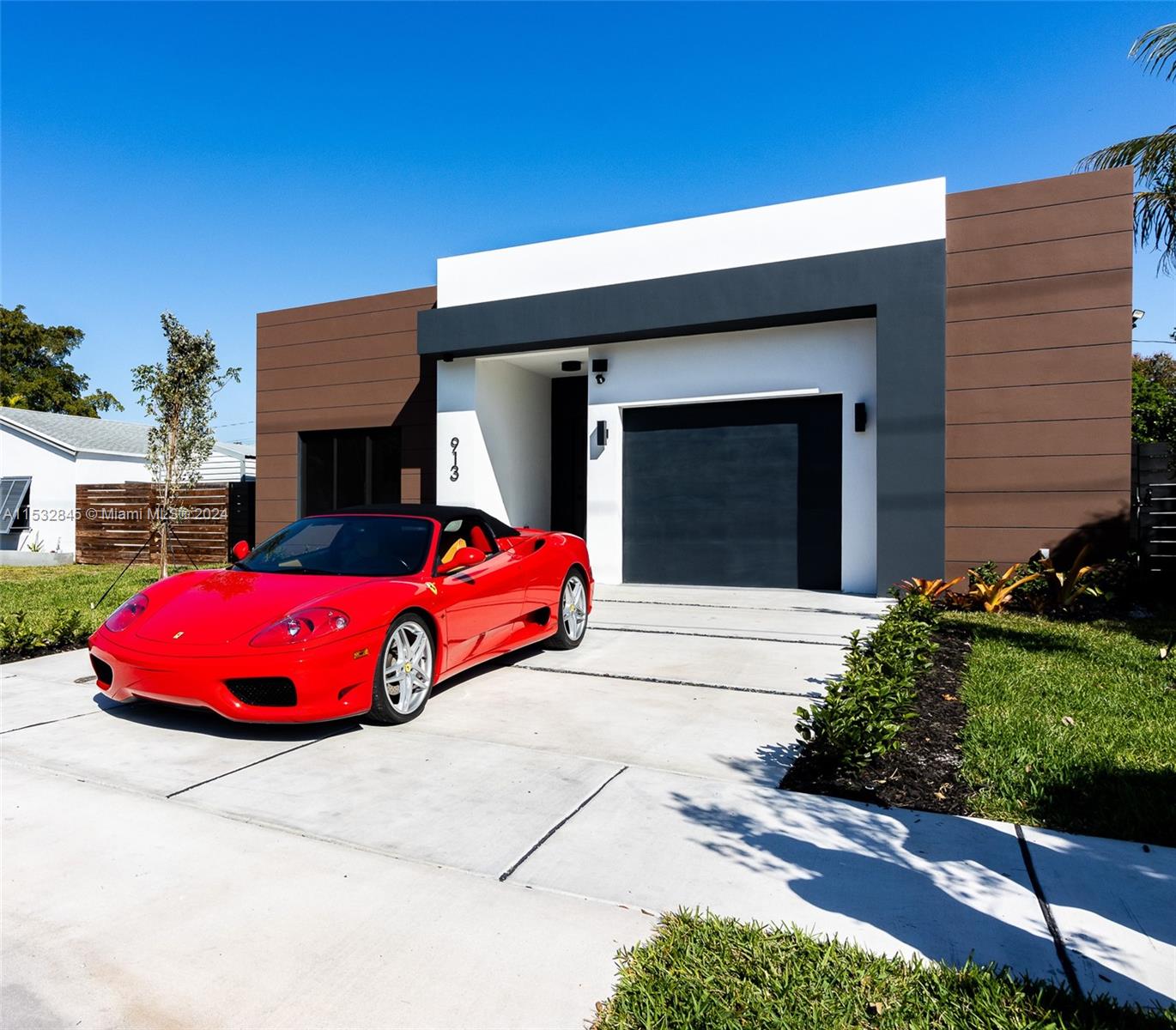 913 Northeast 15th St