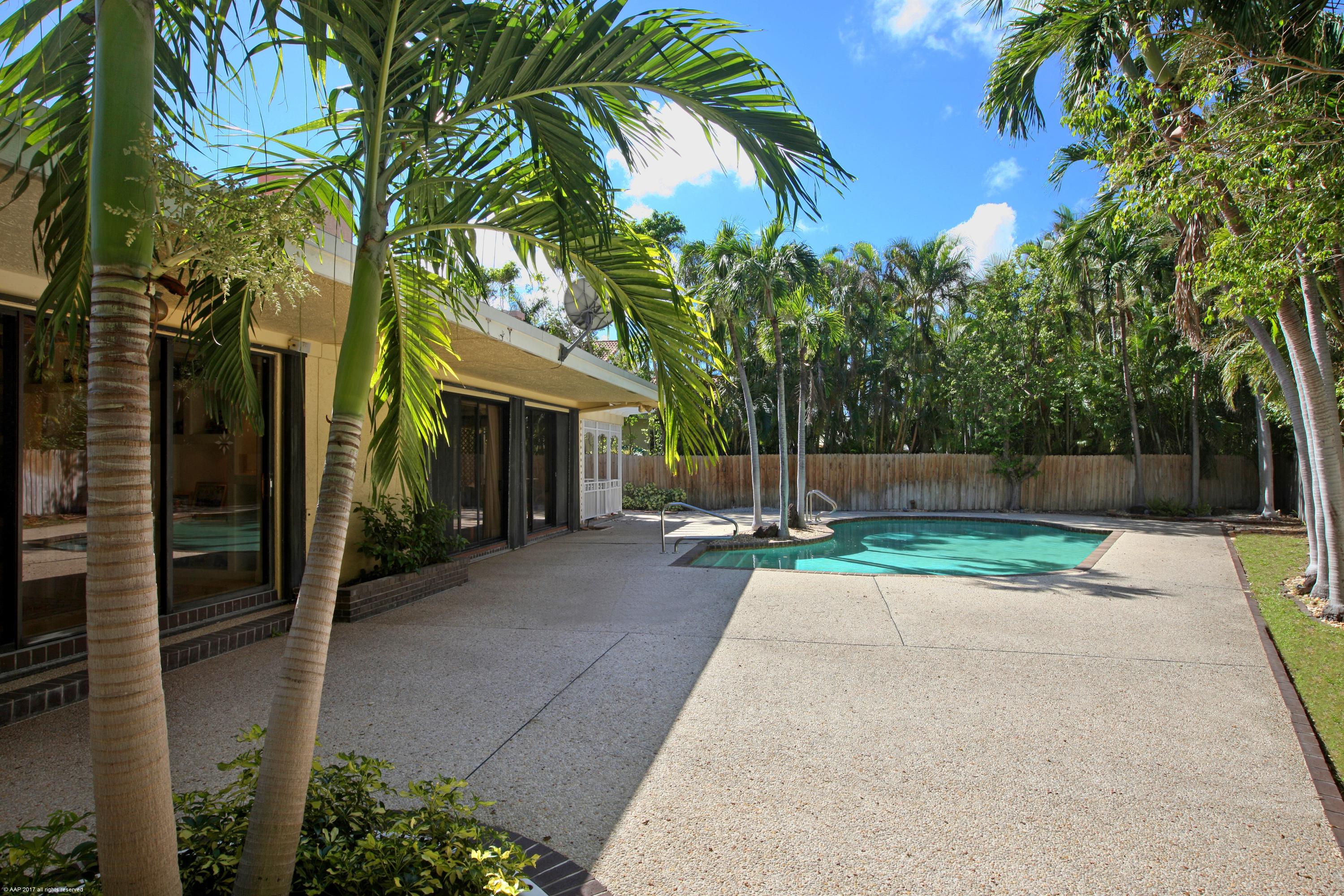 4901 Sanctuary Lane Boca Raton, FL 33431 - Photo 34 of 40 Patio