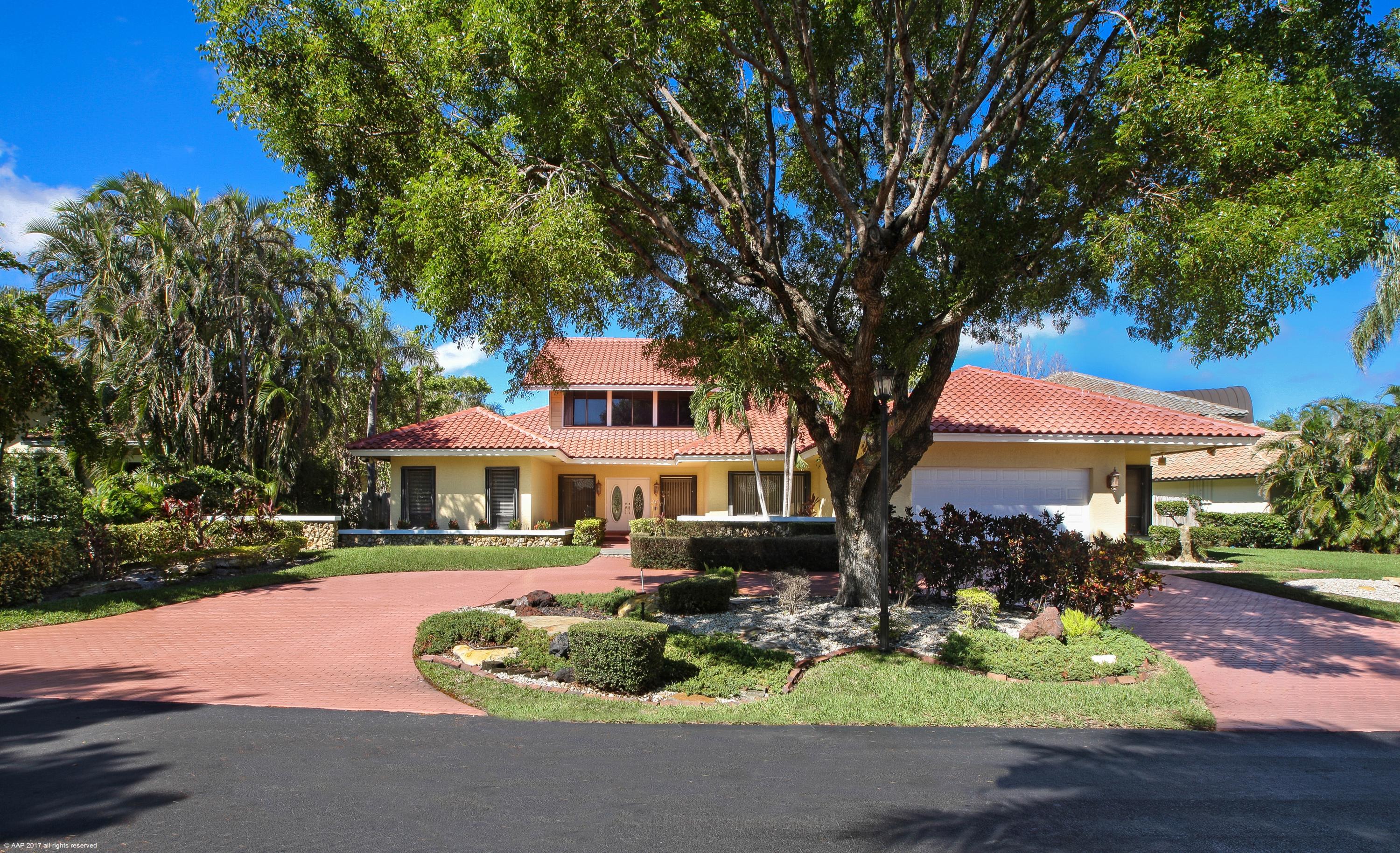 4901 Sanctuary Lane Boca Raton, FL 33431 - Photo 38 of 40 Circlular Drive