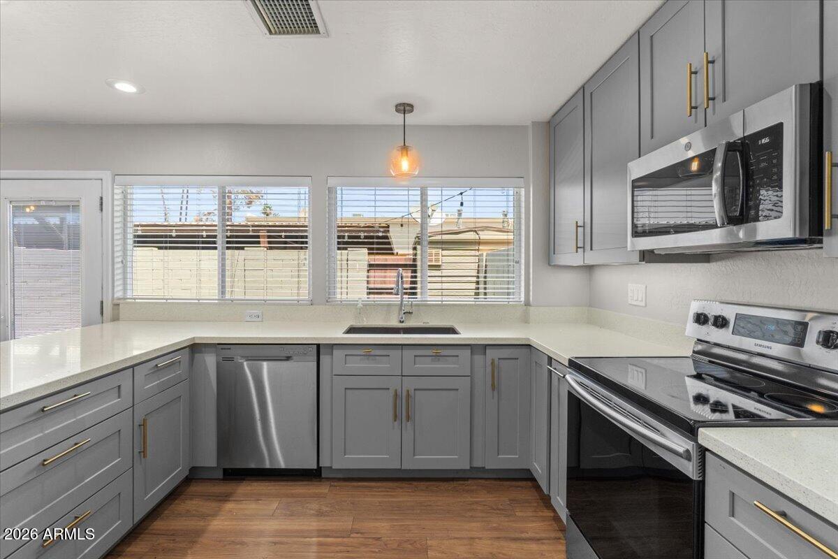 4233 North Miller Road Scottsdale, AZ 85251 - Photo 4 of 42