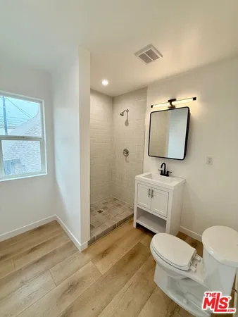 $1,995 | 1021 Venice Boulevard, Unit 4, Los Angeles, CA 90015