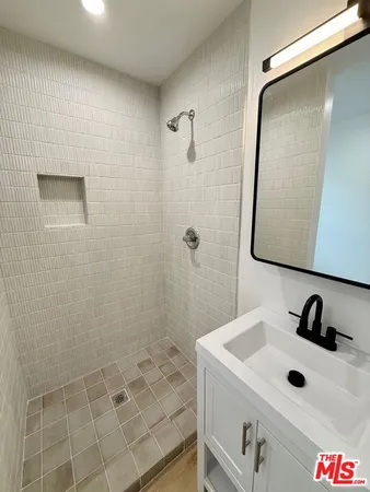 $1,995 | 1021 Venice Boulevard, Unit 4, Los Angeles, CA 90015