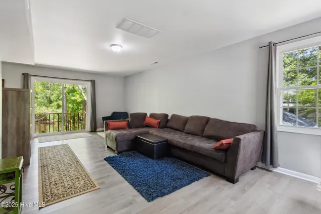 $399,000 | 975 River Bend Drive, Burgaw, NC 28425