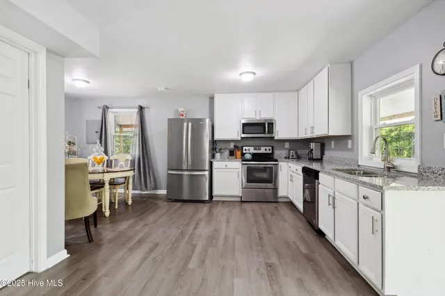 $399,000 | 975 River Bend Drive, Burgaw, NC 28425