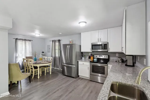 $399,000 | 975 River Bend Drive, Burgaw, NC 28425