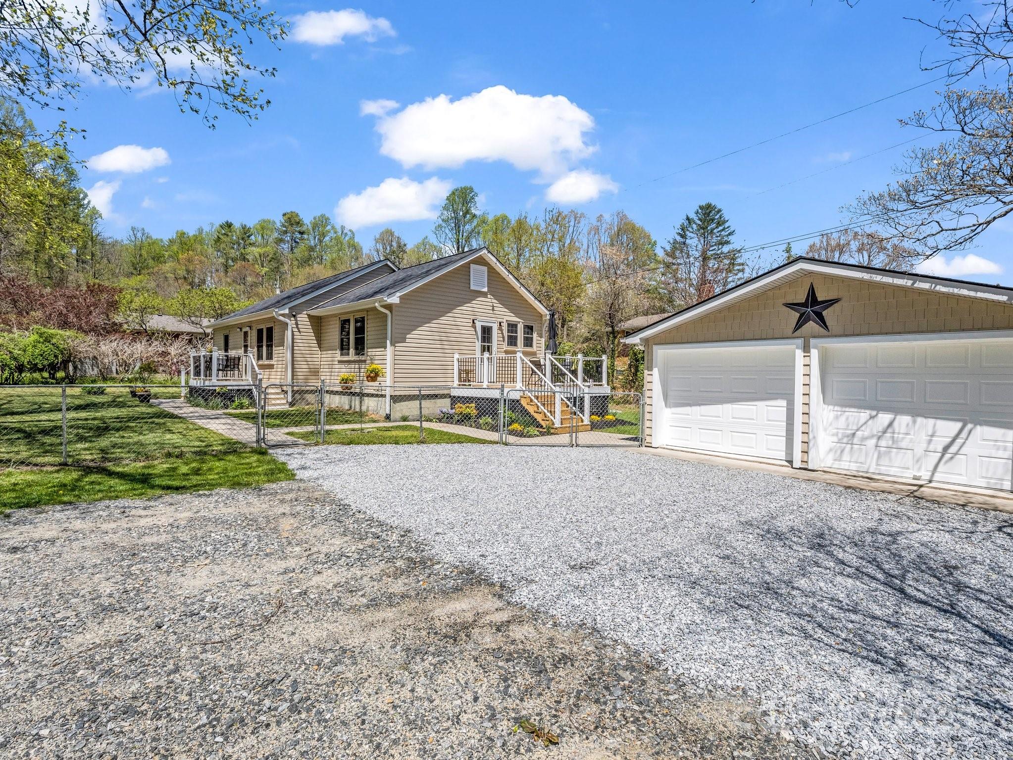 565 Nicholson Creek Road Brevard, NC 28712 - Photo 4 of 45