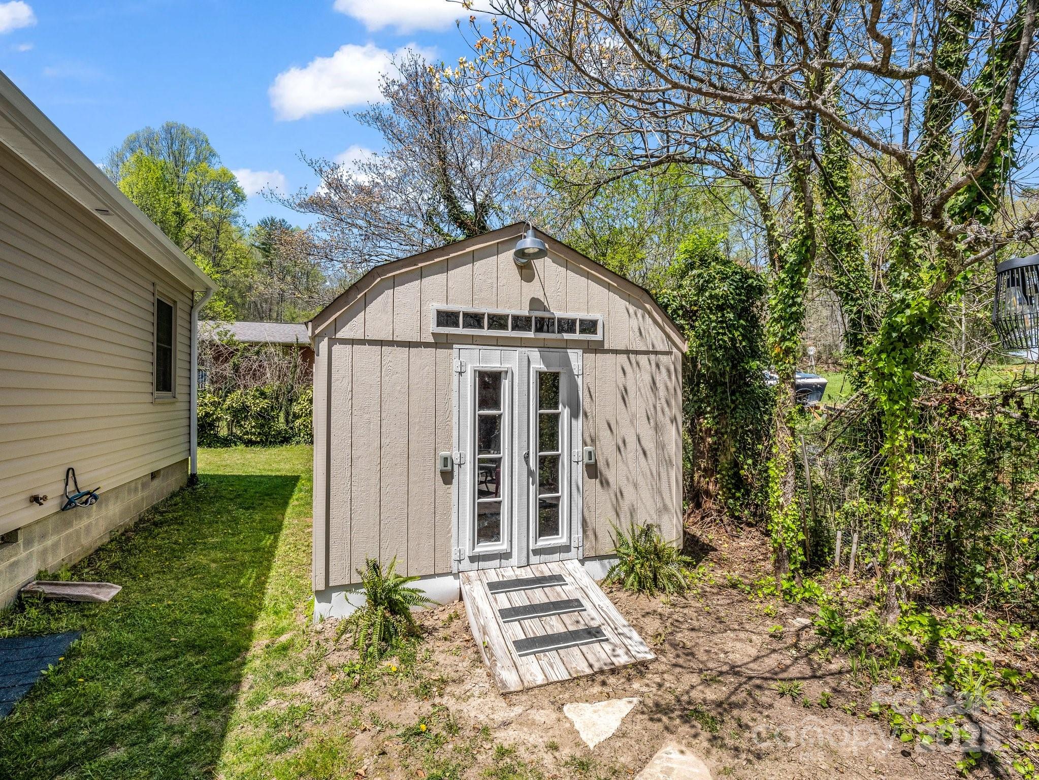 565 Nicholson Creek Road Brevard, NC 28712 - Photo 8 of 45