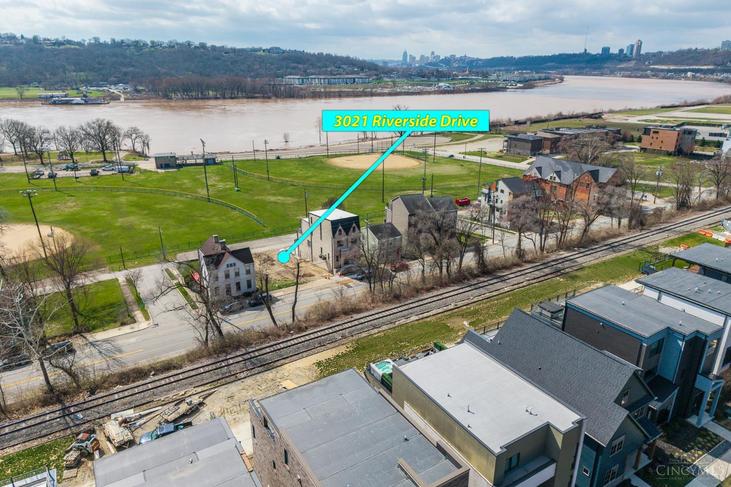 3021 Riverside Drive Cincinnati, OH 45226 - Photo 3 of 6
