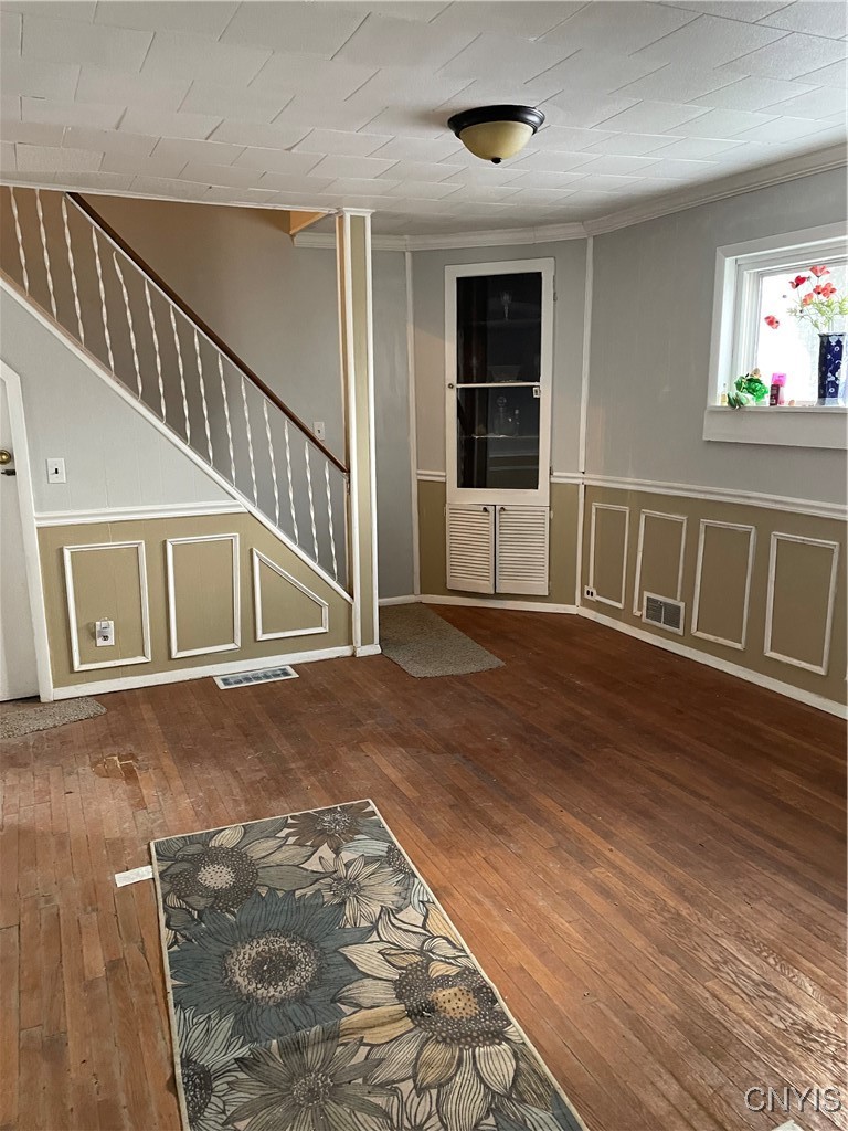19 Grove Avenue Auburn, NY 13021 - Photo 11 of 18 Living room