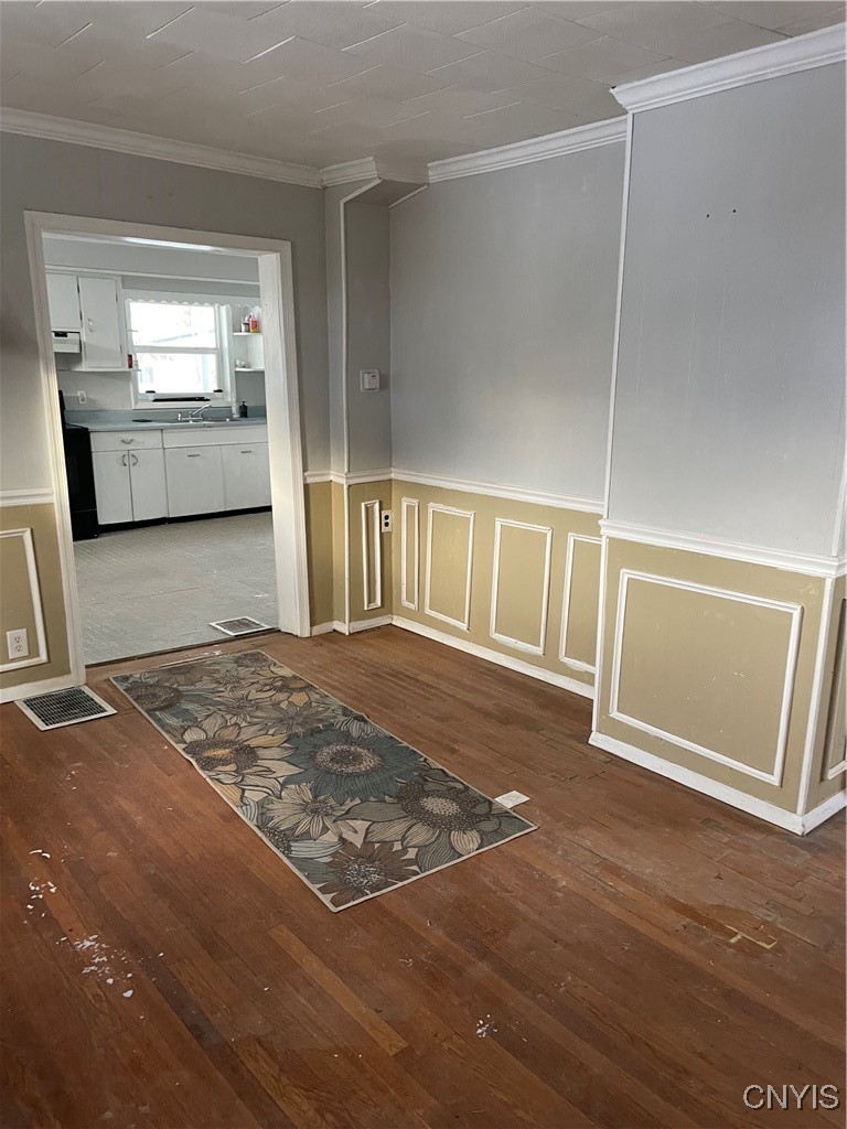 19 Grove Avenue Auburn, NY 13021 - Photo 12 of 16 Dining room