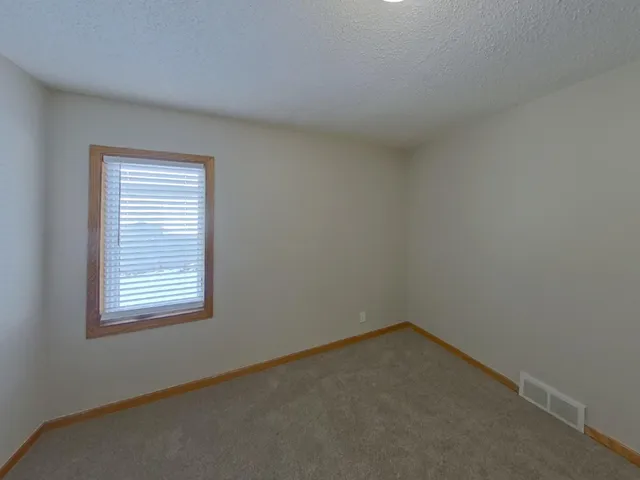 $2,499 | 2931 Woodbridge Street, Roseville, MN 55113