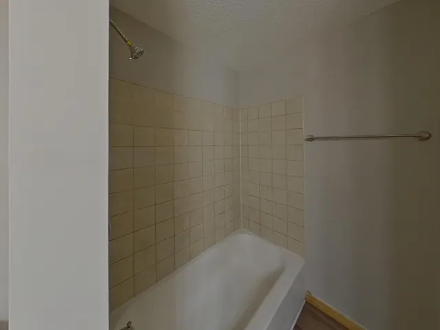 $2,499 | 2931 Woodbridge Street, Roseville, MN 55113