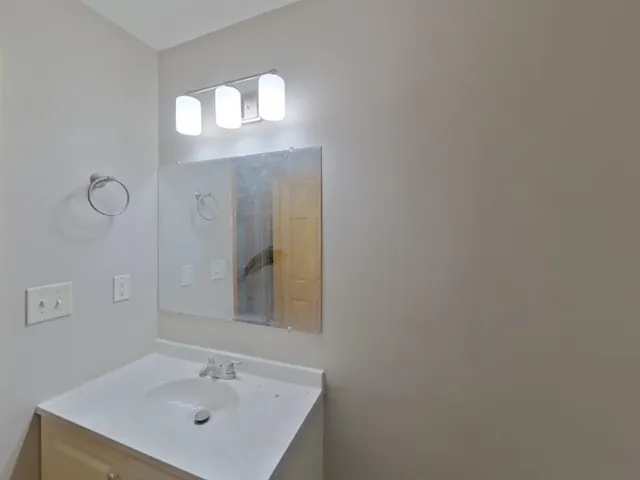 $2,499 | 2931 Woodbridge Street, Roseville, MN 55113