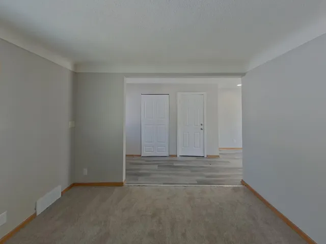 $2,499 | 2931 Woodbridge Street, Roseville, MN 55113