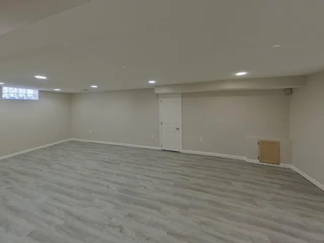 $2,499 | 2931 Woodbridge Street, Roseville, MN 55113