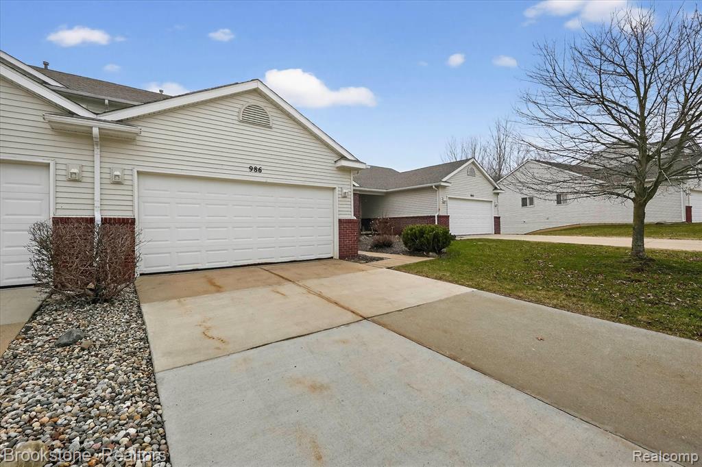 986 Spirea, Unit 44 Howell, MI 48843 - Photo 2 of 49