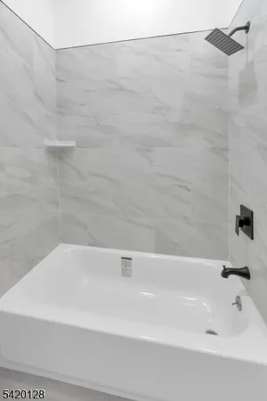 $2,400 | 157 Fairmount Avenue, Unit 2, Newark, NJ 07103