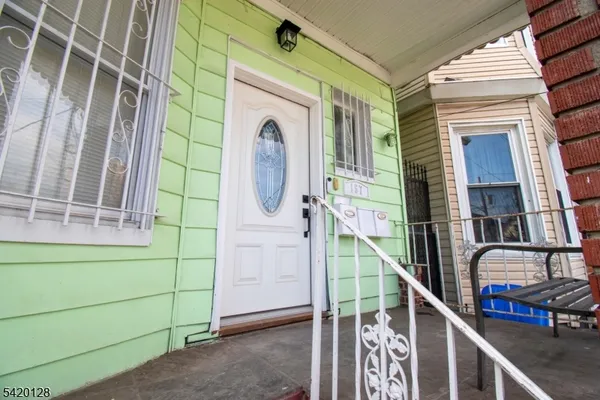 $2,400 | 157 Fairmount Avenue, Unit 2, Newark, NJ 07103