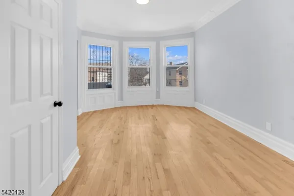 $2,400 | 157 Fairmount Avenue, Unit 2, Newark, NJ 07103