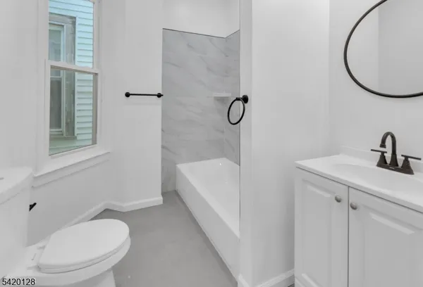 $2,400 | 157 Fairmount Avenue, Unit 2, Newark, NJ 07103