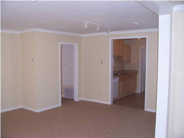 216 Milton Road Pensacola, FL 32507 - Photo 13 of 17 Living Room