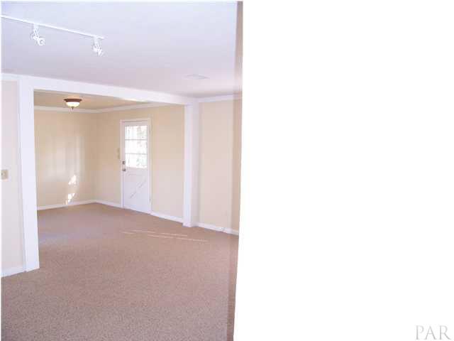 216 Milton Road Pensacola, FL 32507 - Photo 6 of 17 Living/Dining