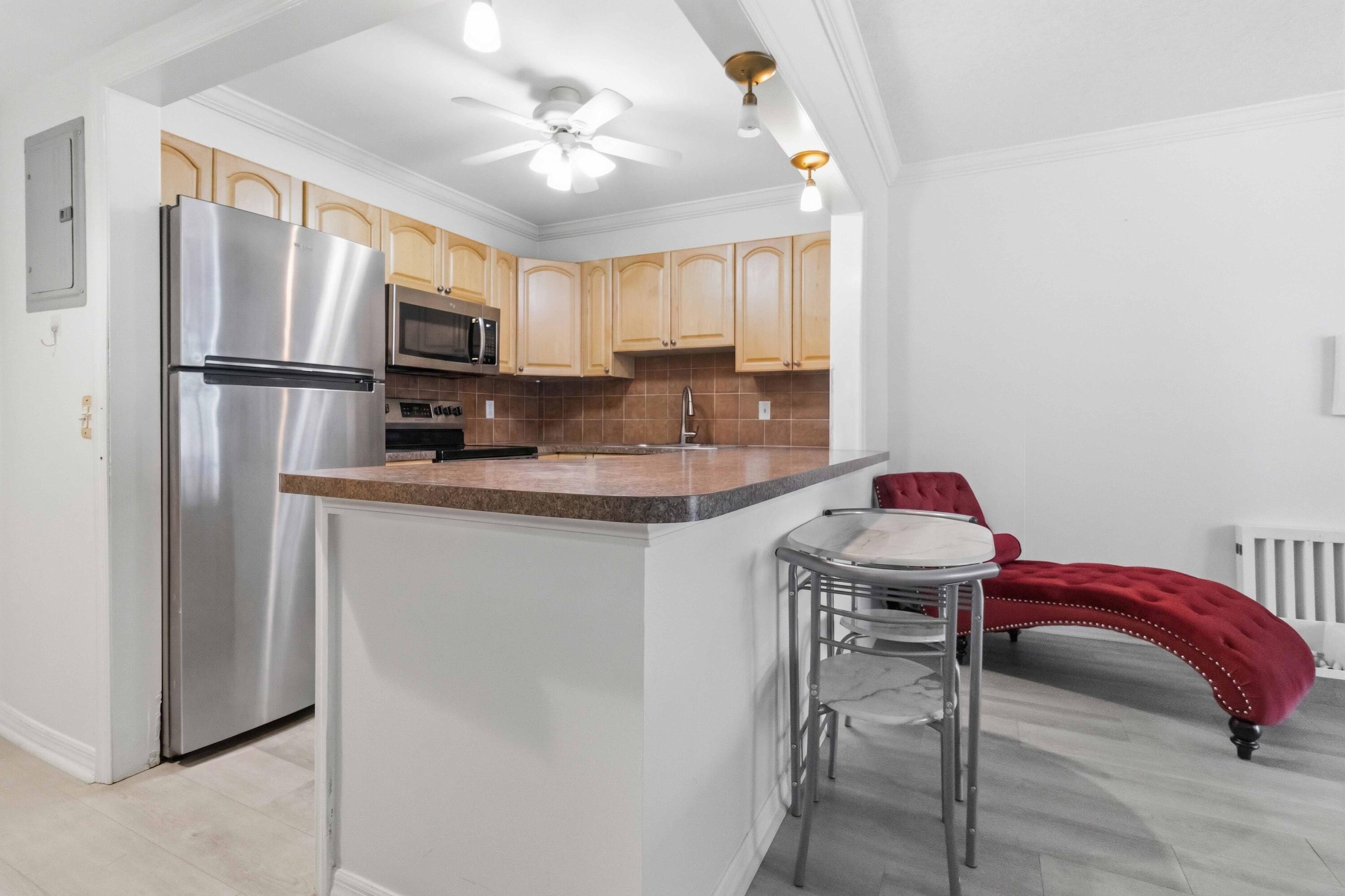 259 South Cypress Road, Unit 506 Pompano Beach, FL 33060 - Photo 4 of 33 005