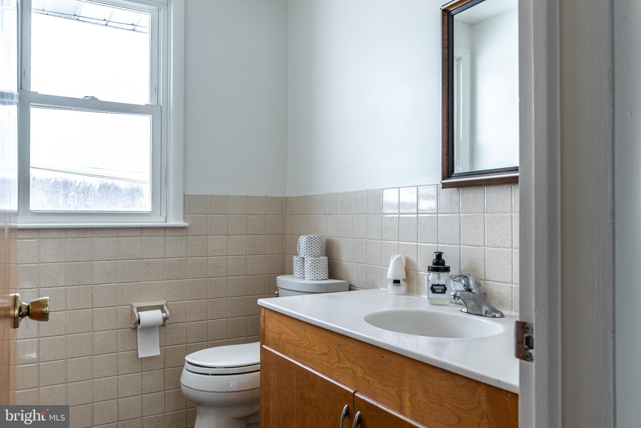 3414 County Line Road Quakertown, PA 18951 - Photo 9 of 36 Half bath on first floor