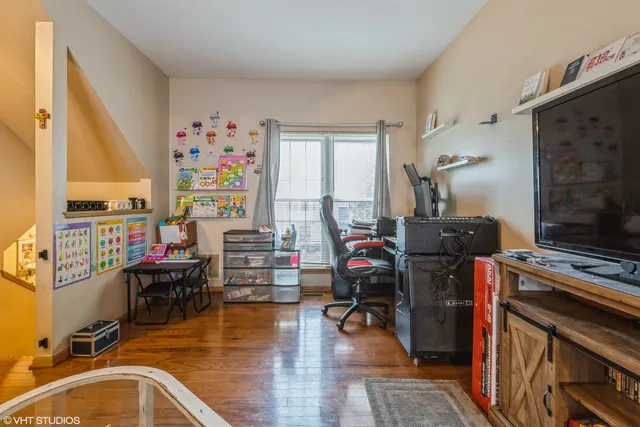 a view of a workspace with furniture and a livingroom