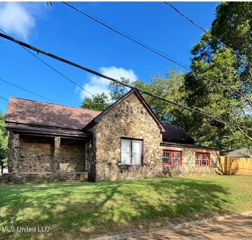 $215,000 | 313 Garfield Street, New Albany, MS 38652