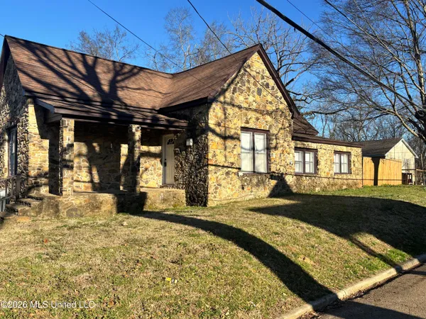 $215,000 | 313 Garfield Street, New Albany, MS 38652