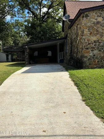 $215,000 | 313 Garfield Street, New Albany, MS 38652