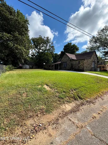 $215,000 | 313 Garfield Street, New Albany, MS 38652