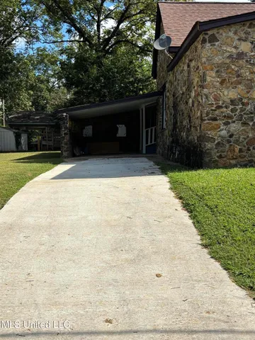 $215,000 | 313 Garfield Street, New Albany, MS 38652